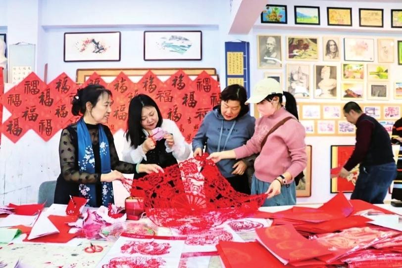 剪纸为新春增添一抹喜庆的“中国红”