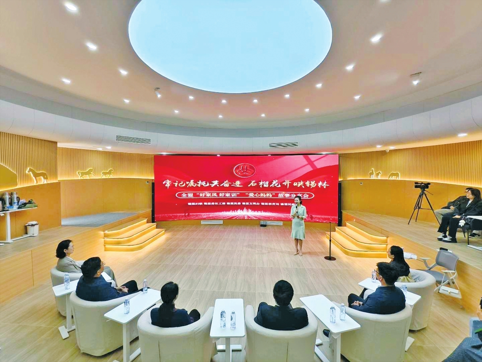 锡林郭勒盟举办“好家风 好家训”“爱心妈妈”故事分享会